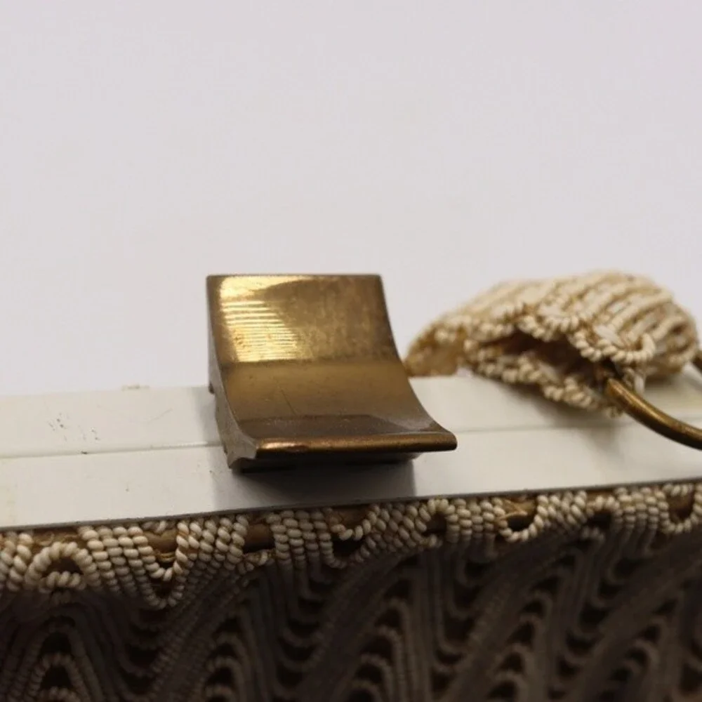 Vintage Cream Beaded Clam Shell Handbag Clutch - Picture 10 of 11